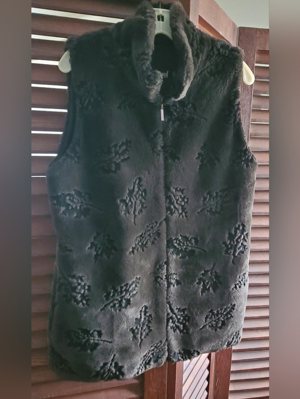 Plush Faux Fur Sleeveless Vest in Dark Chocolate. Small.